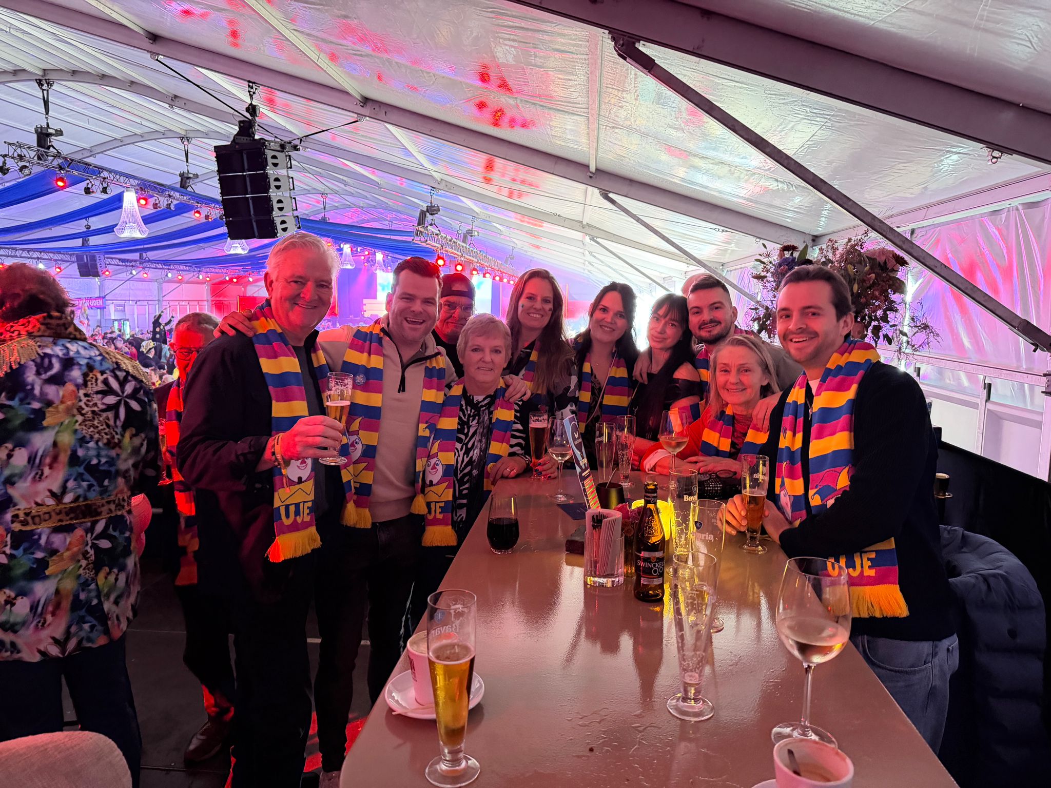 Groep op Sponsor deck van Elf Elf